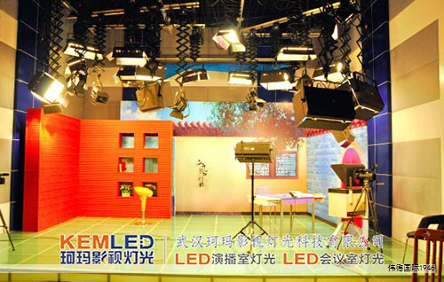 微波-超声波耦合合成仪是一类将微波加热与超声能量相结合的前沿化学合成设备，二者协同工作，显著提升反应速率与产物质量。以下围绕超声波部分的工作机理进行阐述，并简要说明其与微波的协同效应。