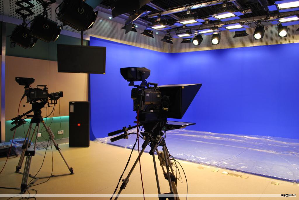 超声波在化学中的应用源远流长，随着超声设备与技术的发展，它已成为一个独立且重要的研究领域。本文梳理当前的研究热点，展望未来的发展方向。