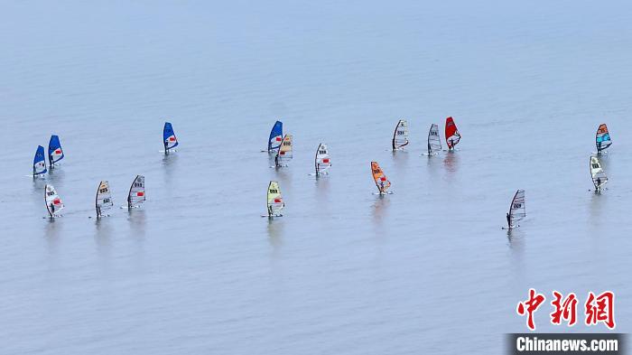 兴凯湖全国帆板马拉松与