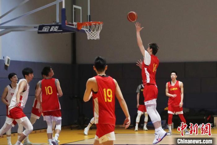 新任主帅携手18人新鲜血液在上海崇明基地为世界