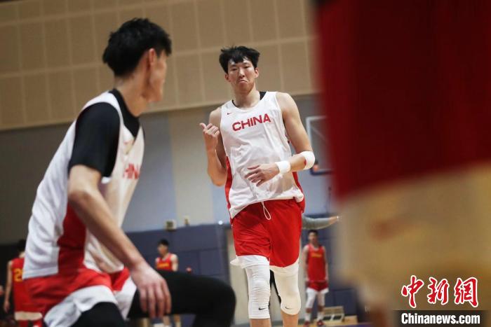 新任主帅携手18人新鲜血液在上海崇明基地为世界