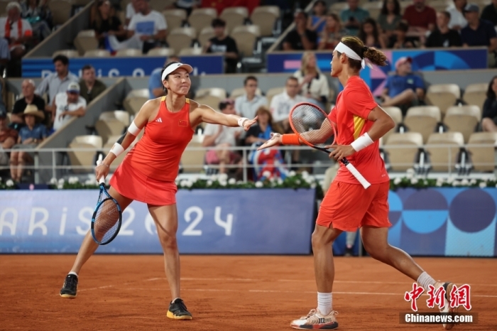 中国混双组合摘银：张之臻王欣瑜巴黎奥运创历