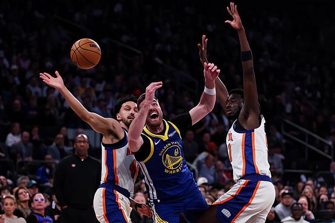 尼克斯半场逆转勇士取三连胜 斯潘塞攻防两端成