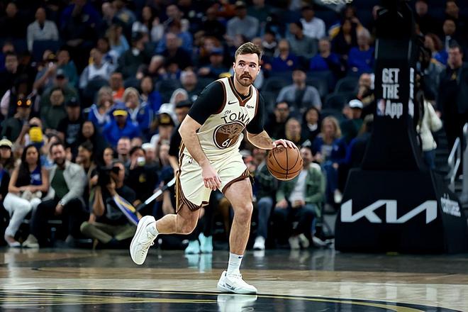 尼克斯半场逆转勇士取三连胜 斯潘塞攻防两端成