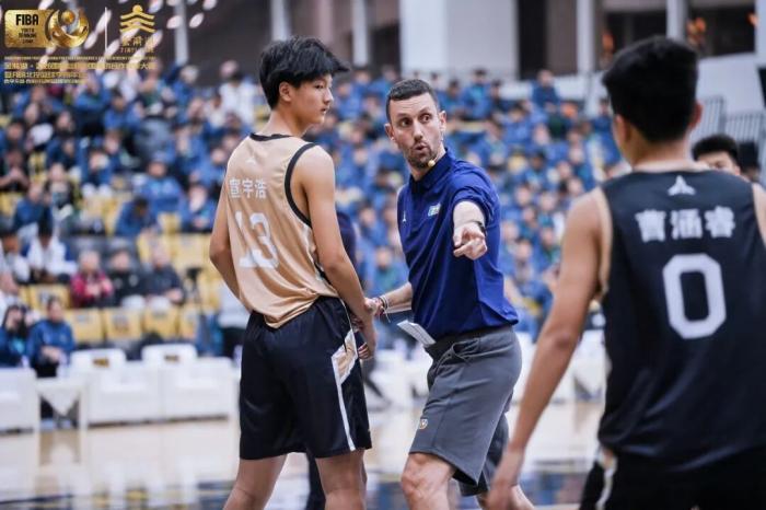 西班牙教练携青训课程助力中国篮球发展