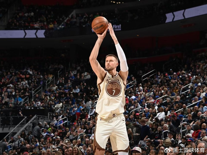 湖人或用2.2亿续约里夫斯 勇士波尔津吉斯签1+3合